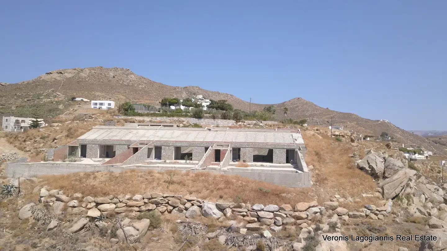 DCIM100MEDIADJI_0470.JPG Chora Naxos Hills / three unfinished Cave houses of 160 m2 each / 640644