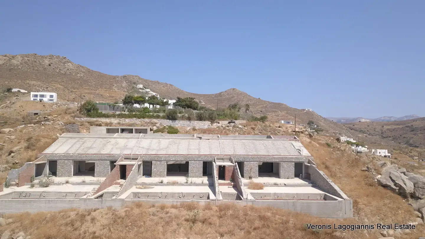DCIM100MEDIADJI_0472.JPG Chora Naxos Hills / three unfinished Cave houses of 160 m2 each / 640644