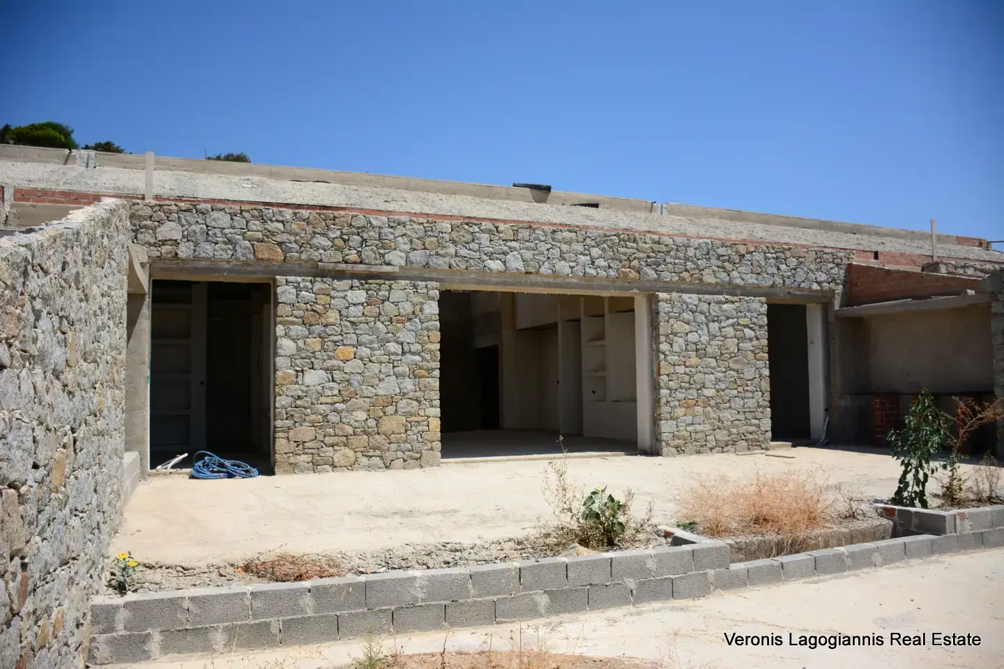 DSC_0519 Chora Naxos Hills / three unfinished Cave houses of 160 m2 each / 640644