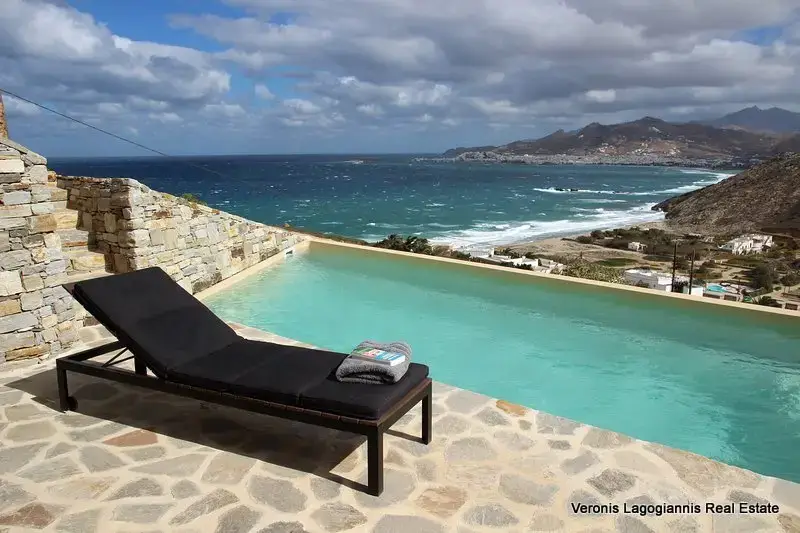 sunbed dramatic sky Stelida Naxos / House of 78.55m2 / 640648