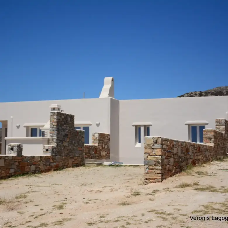 Kastraki Naxos / houses of 155 m2