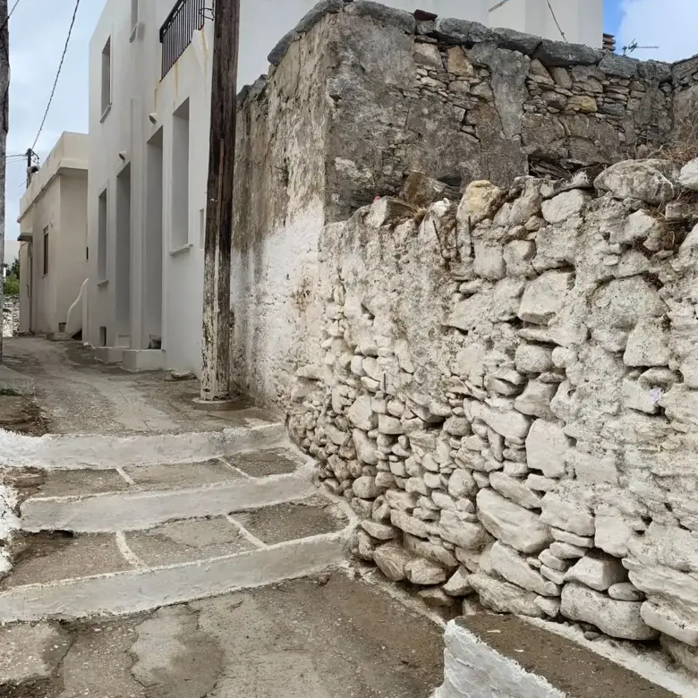 Δαμαριώνας Νάξου /ερειπωμένη πέτρινη κατοικία 83 m2 / 640592