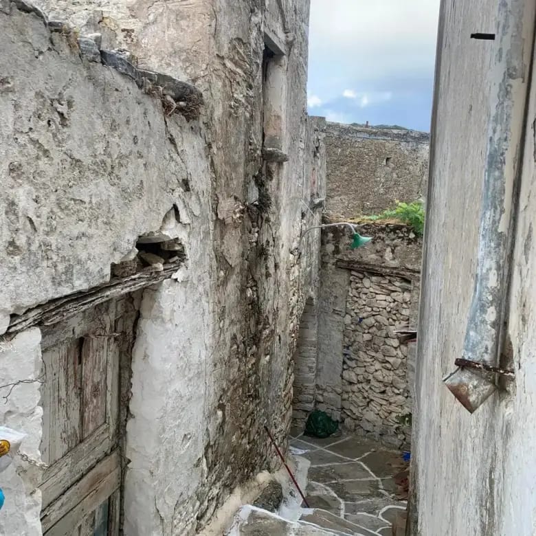 Δαμαριώνας Νάξου /ερειπωμένη πέτρινη κατοικία 83 m2 / 640592