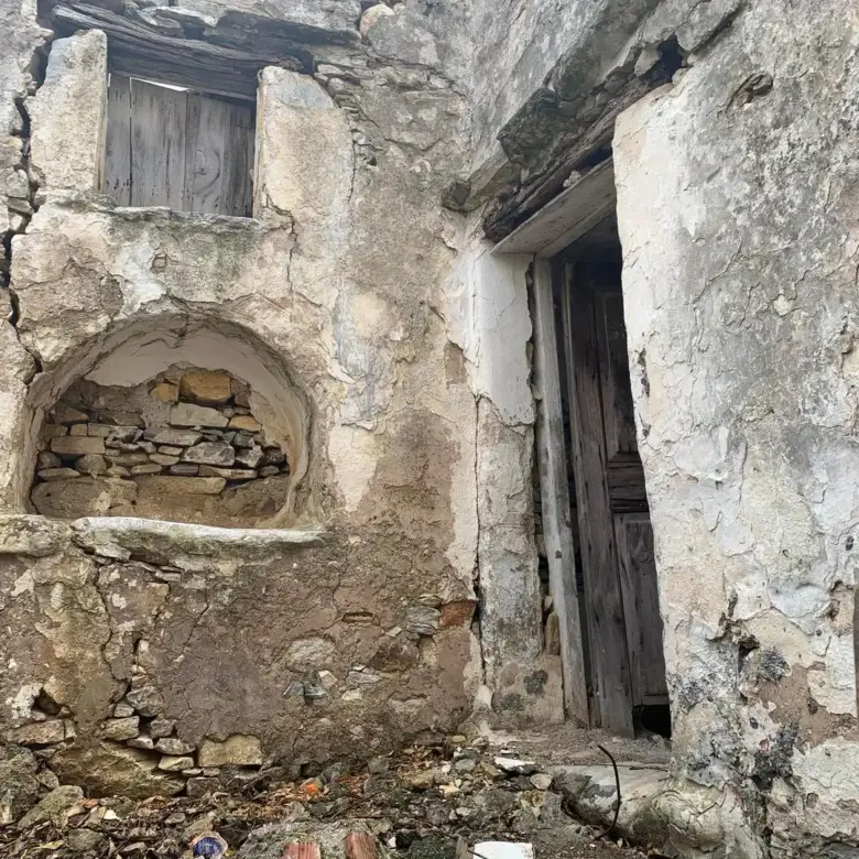 Δαμαριώνας Νάξου /ερειπωμένη πέτρινη κατοικία 83 m2 / 640592