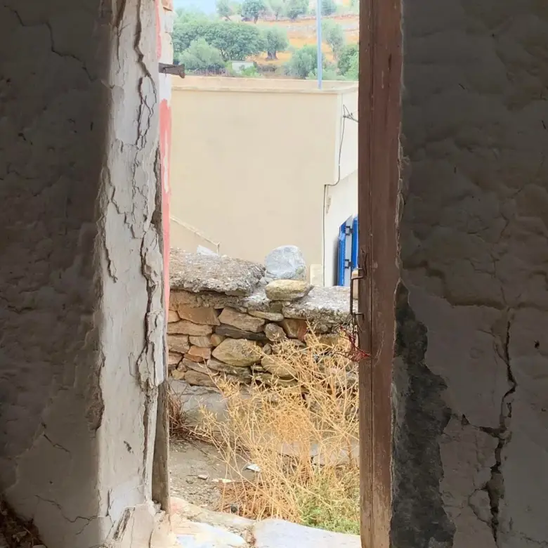 Δαμαριώνας Νάξου /ερειπωμένη πέτρινη κατοικία 83 m2 / 640592