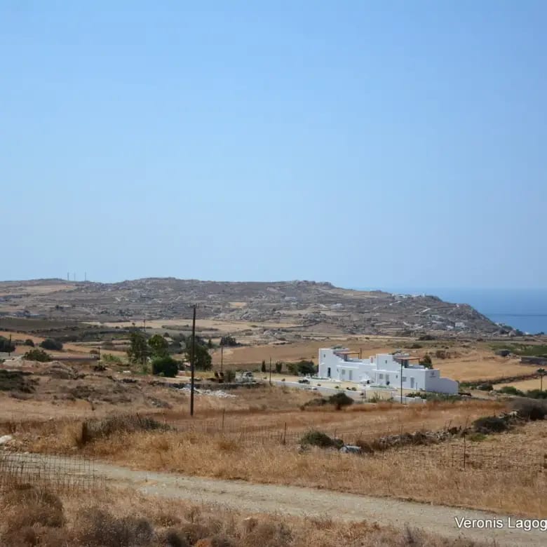 Βίβλος Νάξου / 2 όμορα γεωτεμάχια συνολικής έκτασης 15.475,21 m2 / 640595
