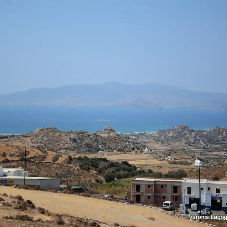 Βίβλος Νάξου / 2 όμορα γεωτεμάχια συνολικής έκτασης 15.475,21 m2 / 640595