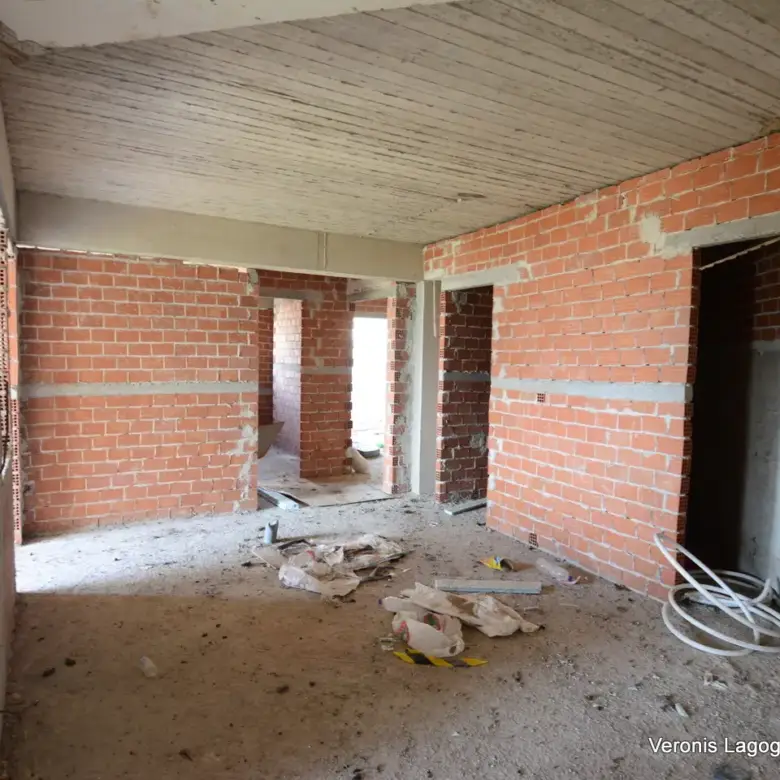 Glinado Naxos / Unfinished Ground-Floor Apartment / 640619