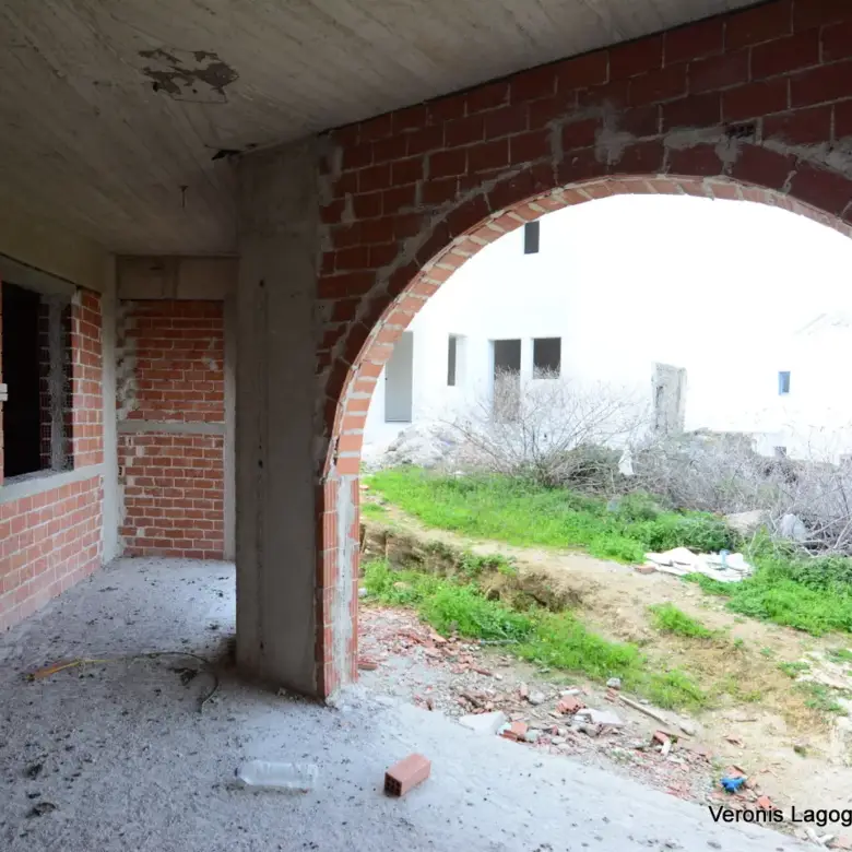 Glinado Naxos / Unfinished Ground-Floor Apartment / 640619