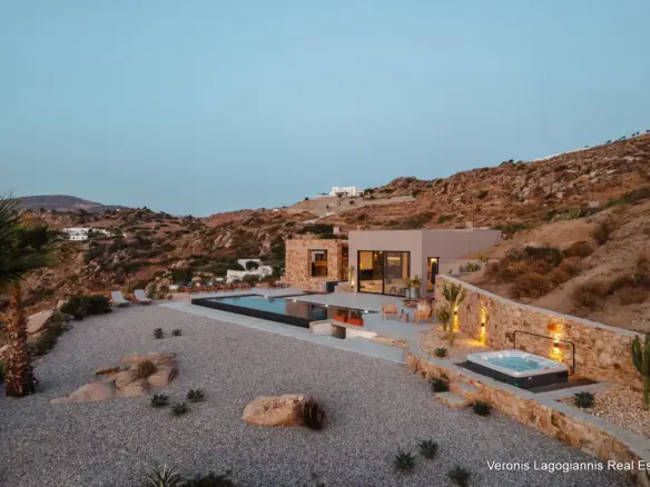 Plaka Naxos / Houses of 185.78m2 / 640676