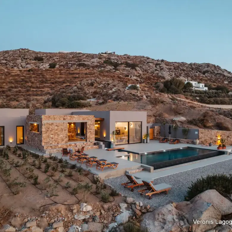 Plaka Naxos / Houses of 185.78m2 / 640676