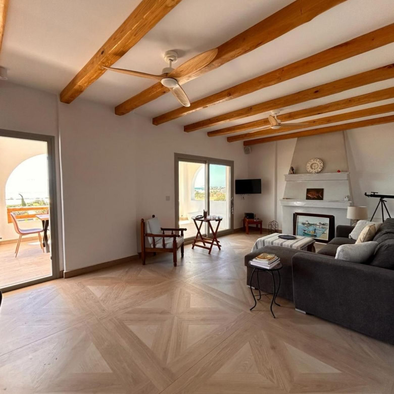 Glyfada Naxos / House of 217m2 / 640683